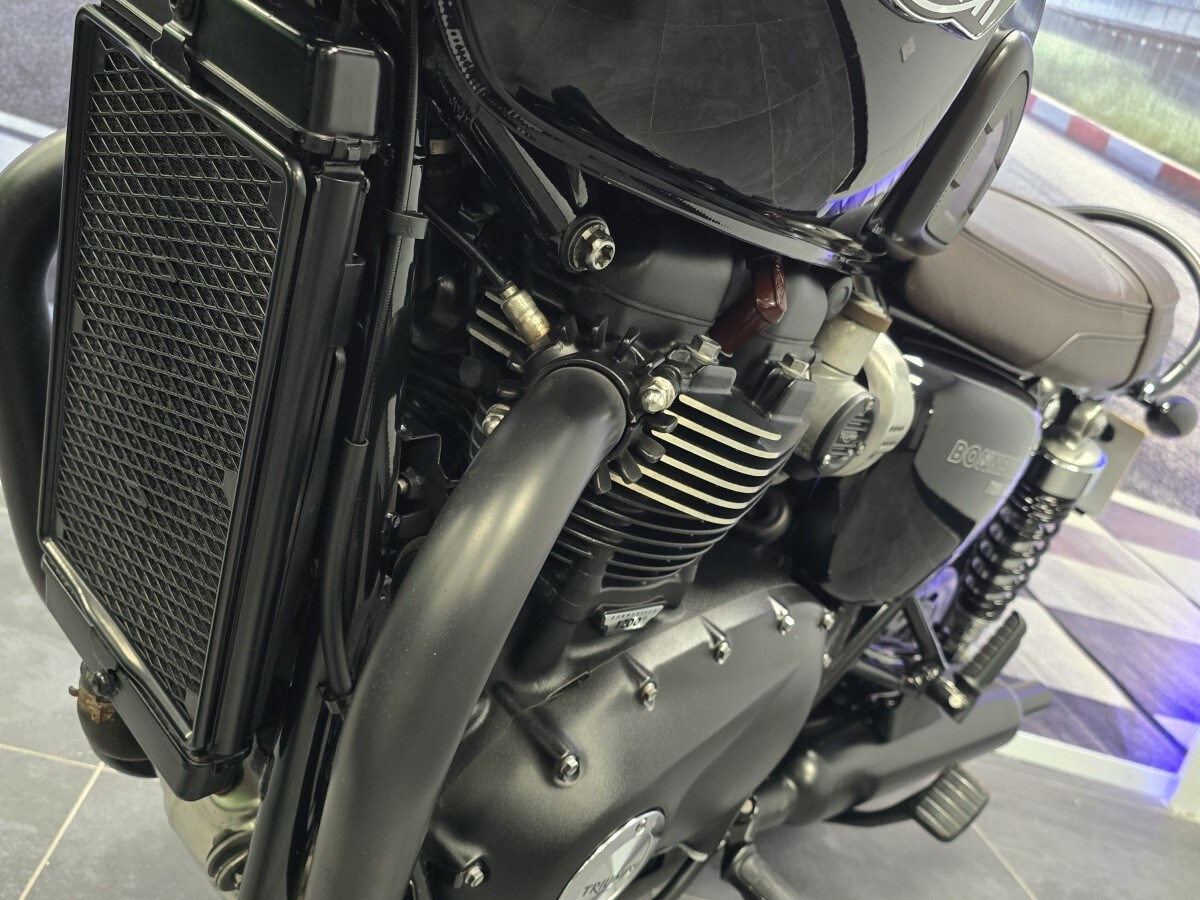 Triumph BONNEVILLE T120 BLACK
