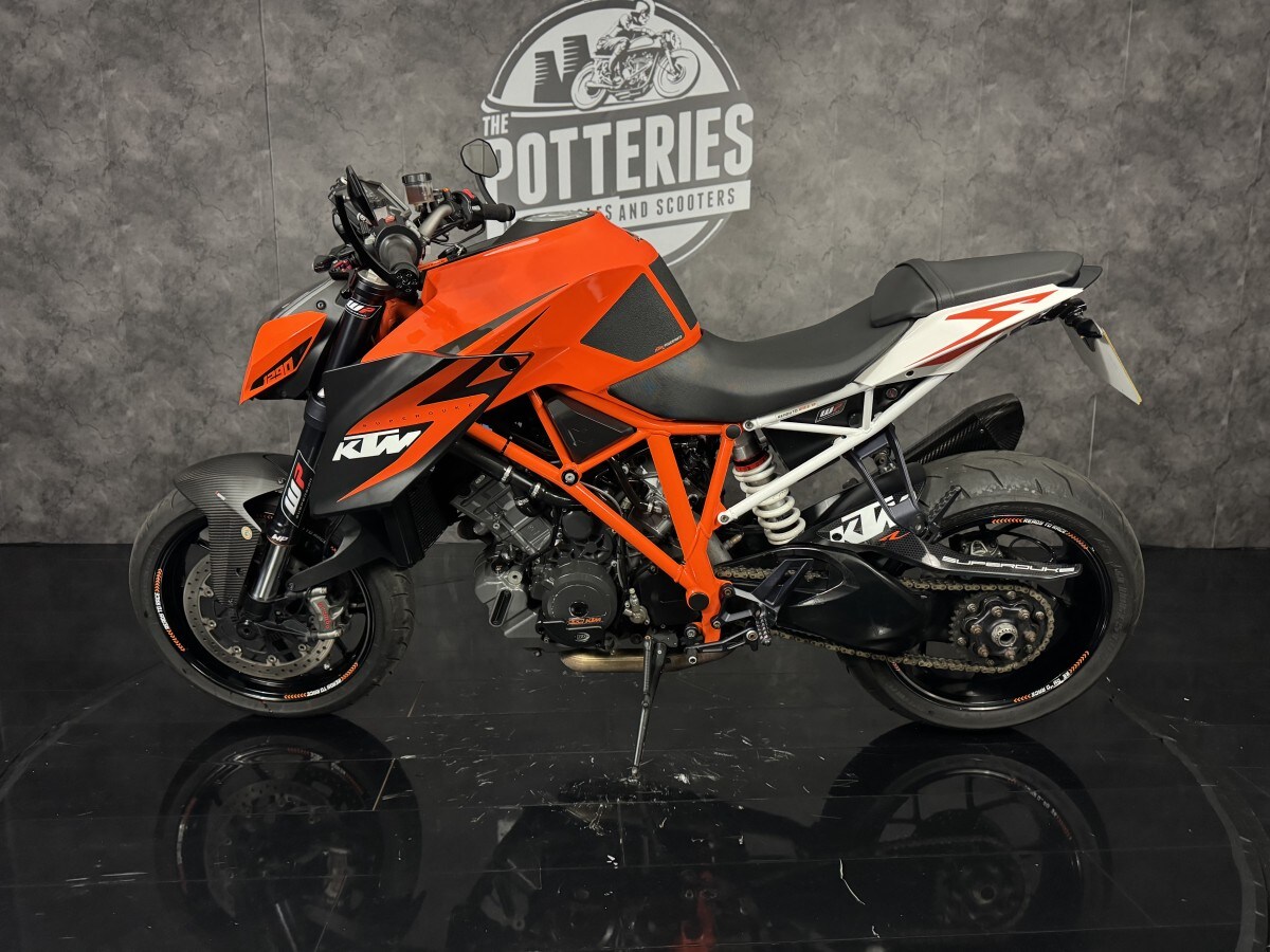 KTM 1290 SUPER DUKE R