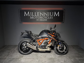 Used KTM 1390 Super Duke R FINANCE FROM 9.4% APR undefined for sale - bike-77867523: Photo