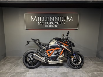 Used KTM 1390 Super Duke R FINANCE FROM 9.4% APR undefined for sale - bike-77867523: Photo