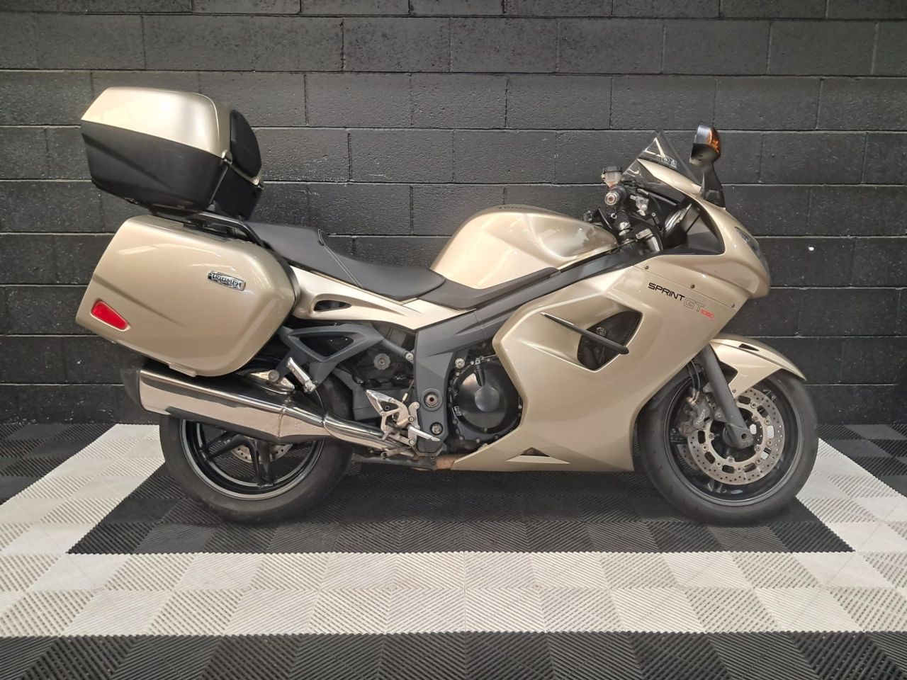 Used Triumph Sprint GT 1050 for sale - 78435025: Photo 2