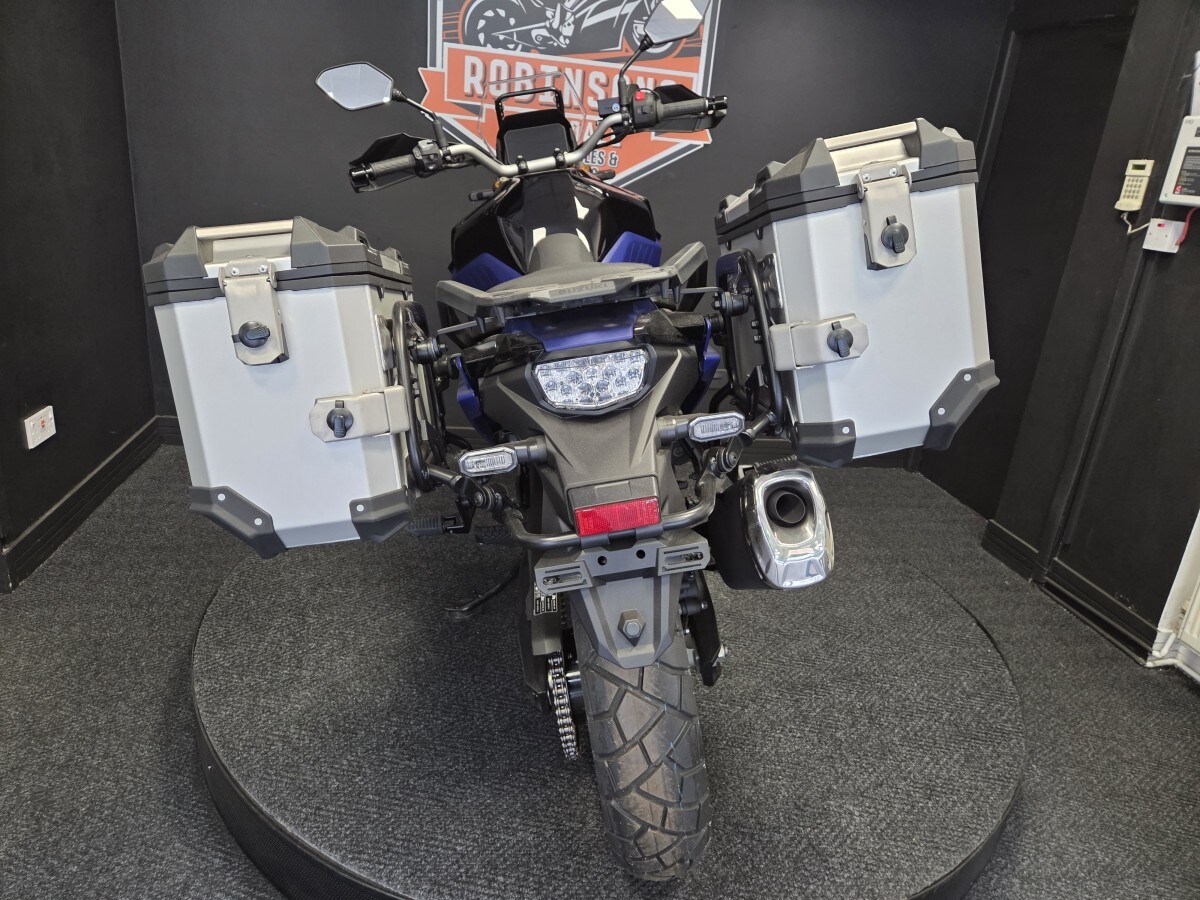 Suzuki NEW V-Strom 800DE With Panniers