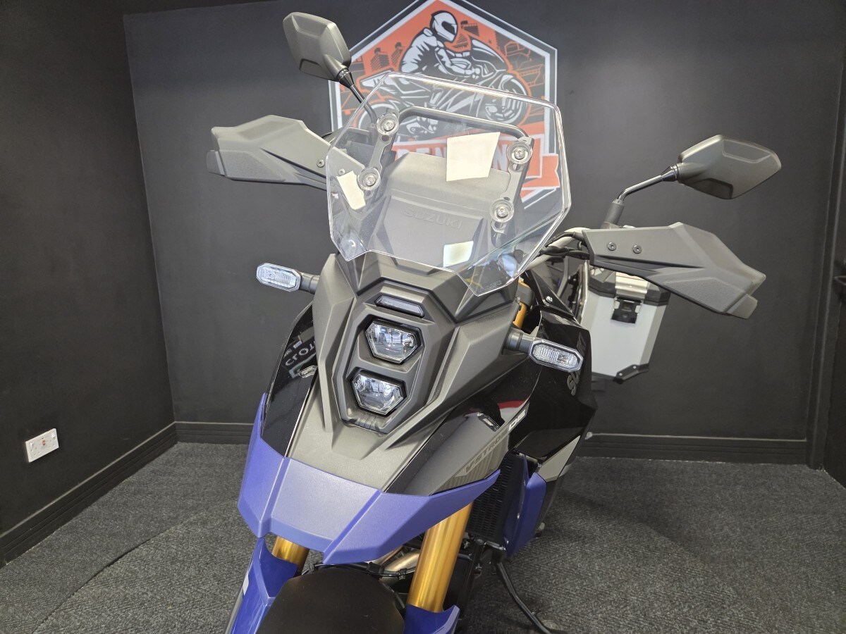 Suzuki NEW V-Strom 800DE With Panniers