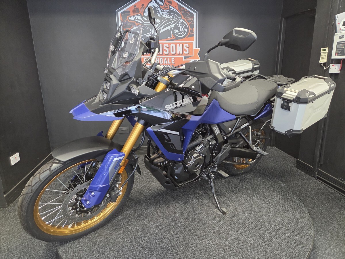 Suzuki NEW V-Strom 800DE With Panniers