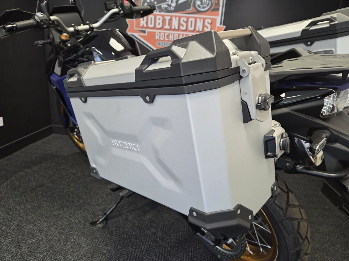 Suzuki NEW V-Strom 800DE With Panniers