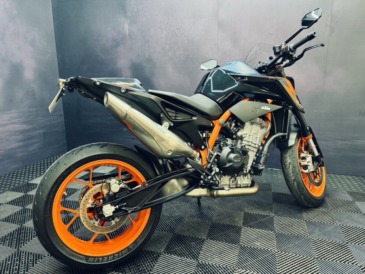 KTM 890 DUKE R