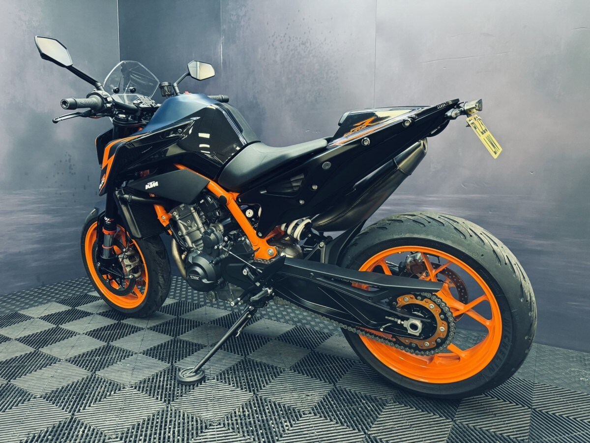 KTM 890 DUKE R