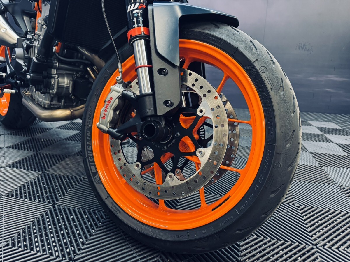 KTM 890 DUKE R