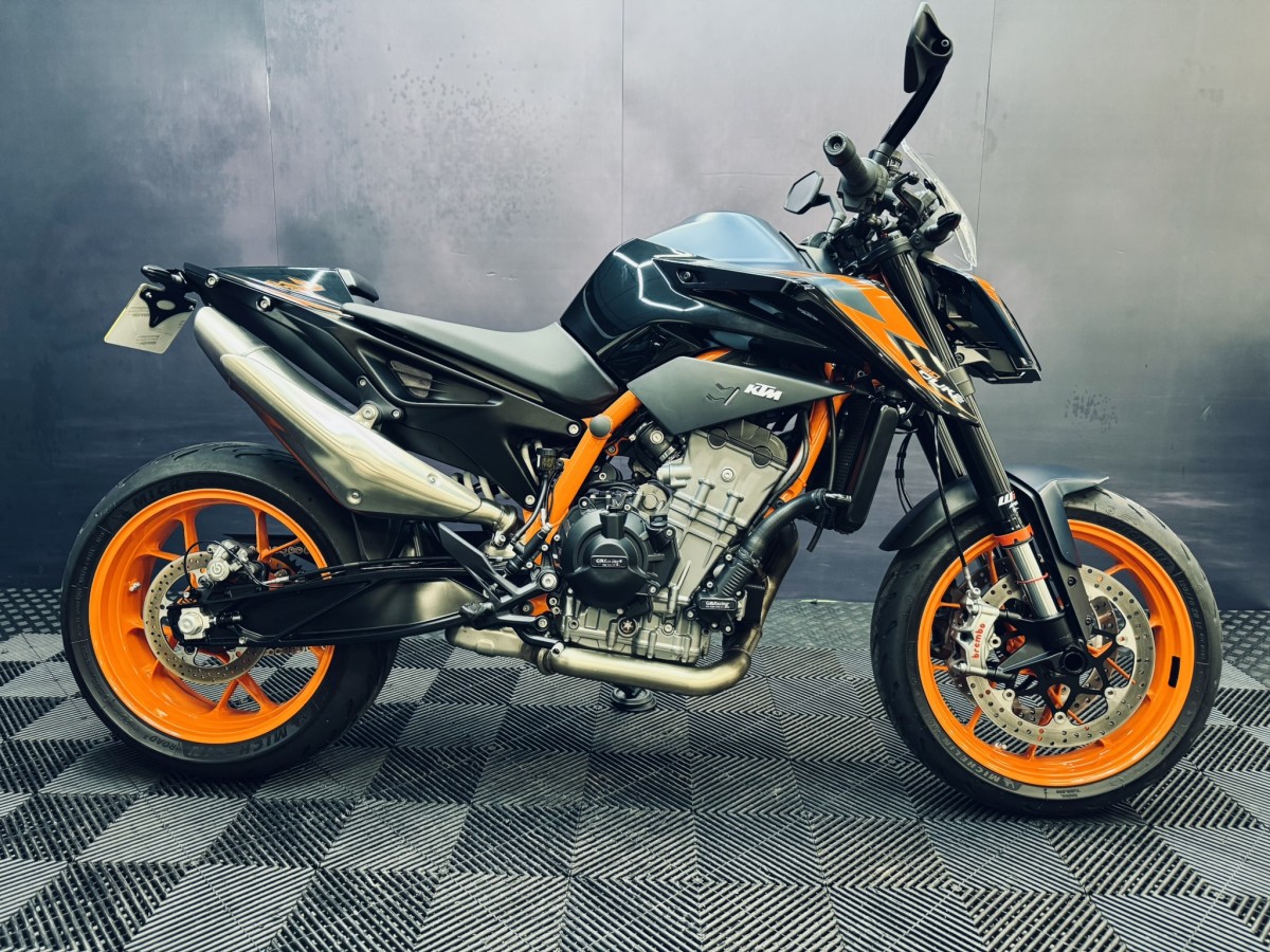 KTM 890 DUKE R