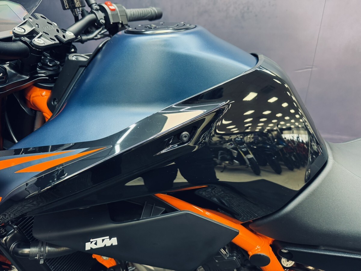 KTM 890 DUKE R