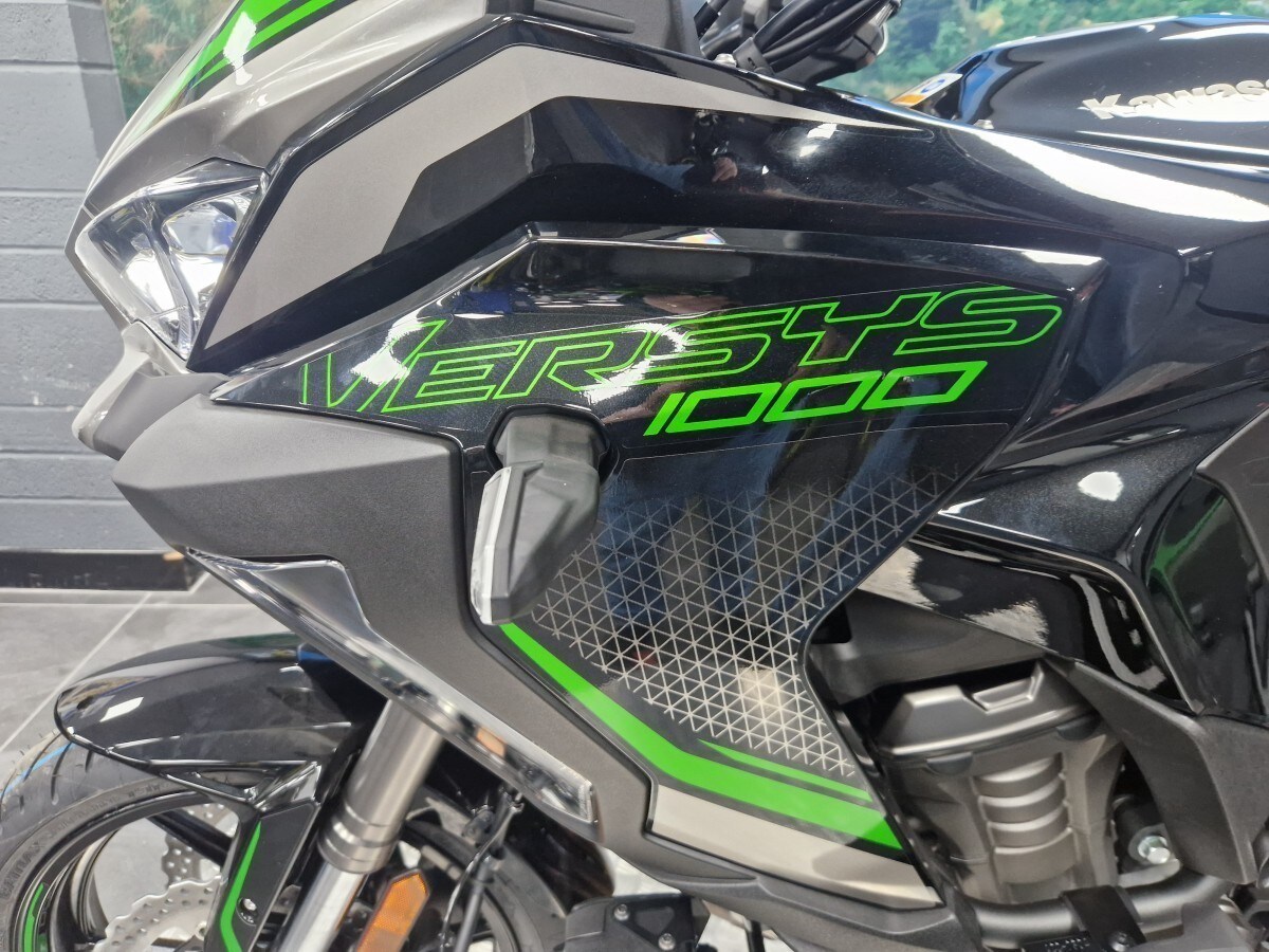 Kawasaki Versys 1000 SE GT KLZ1000DRFNN BK1