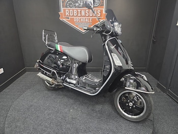 Used Piaggio VESPA GTS 300 SUPER 2020 for sale - bike-77867952: Photo