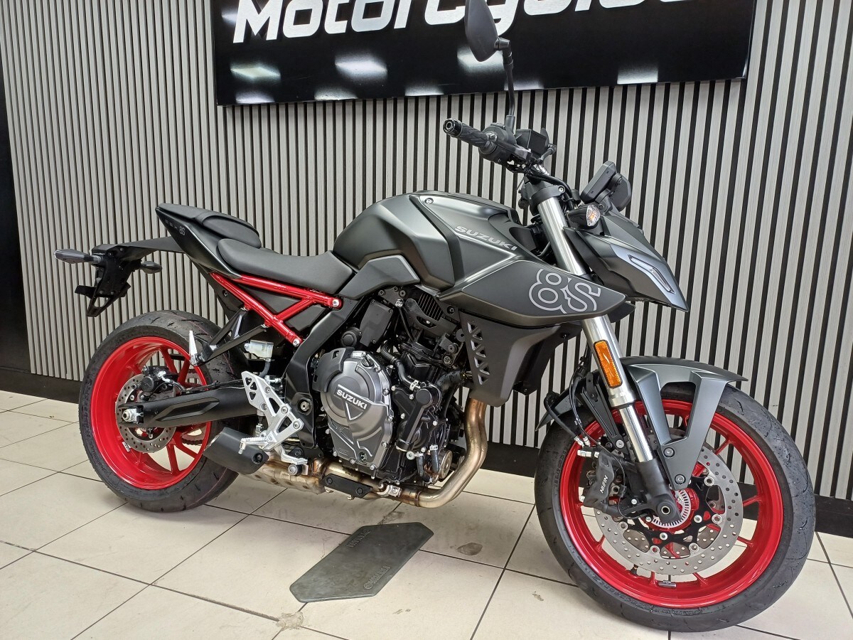 Suzuki GSX-8S
