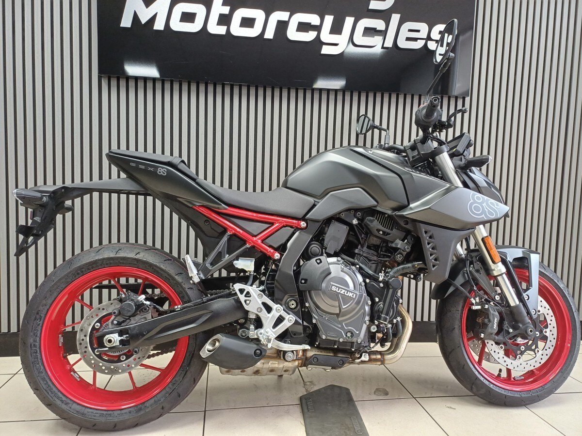 Suzuki GSX-8S