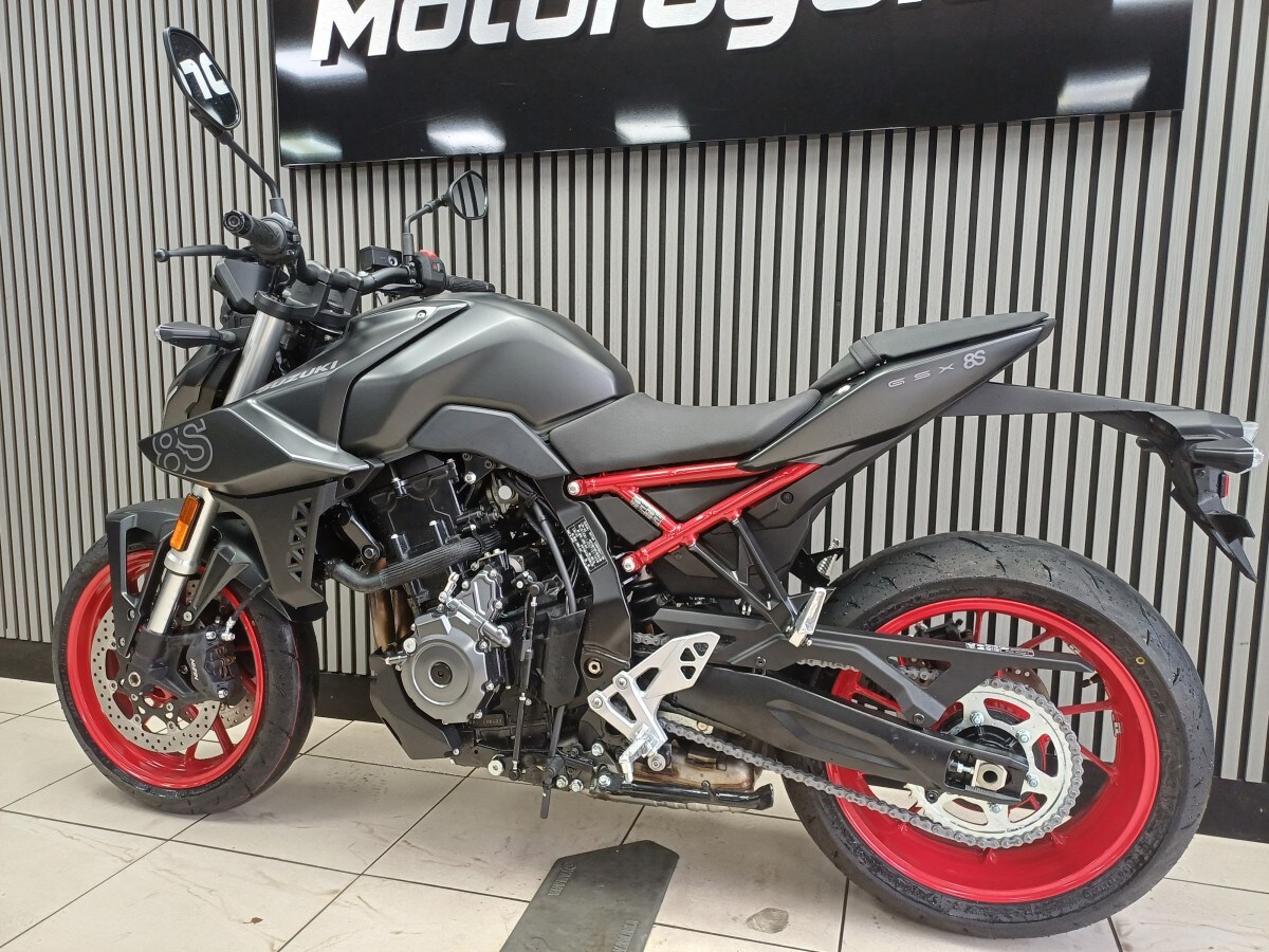 Suzuki GSX-8S