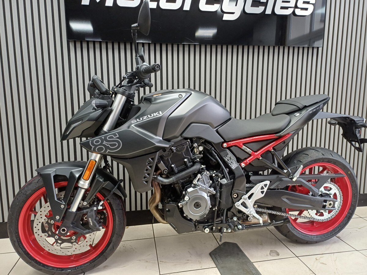 Suzuki GSX-8S