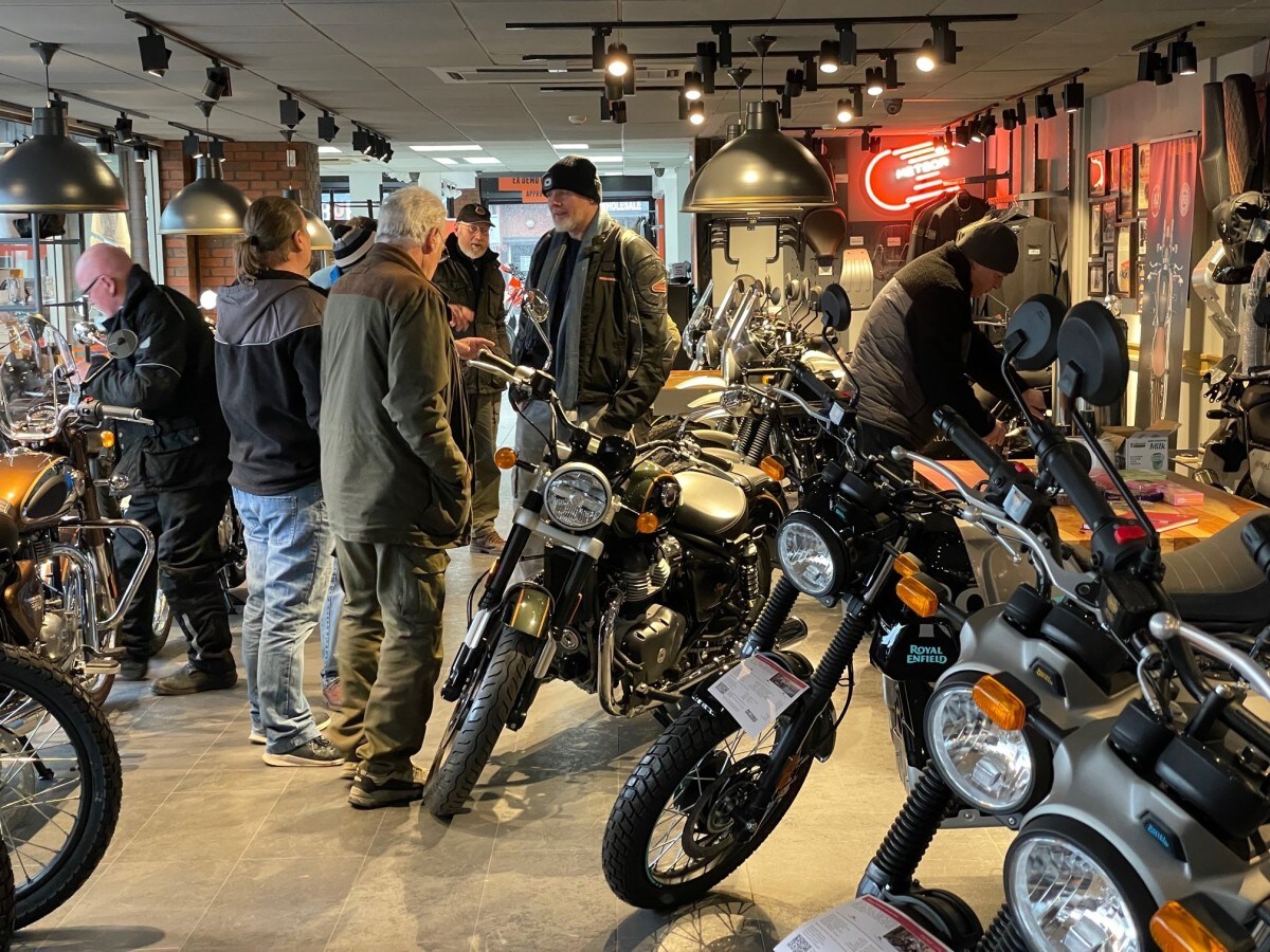 Royal Enfield SUPER METEOR 650 Celestial