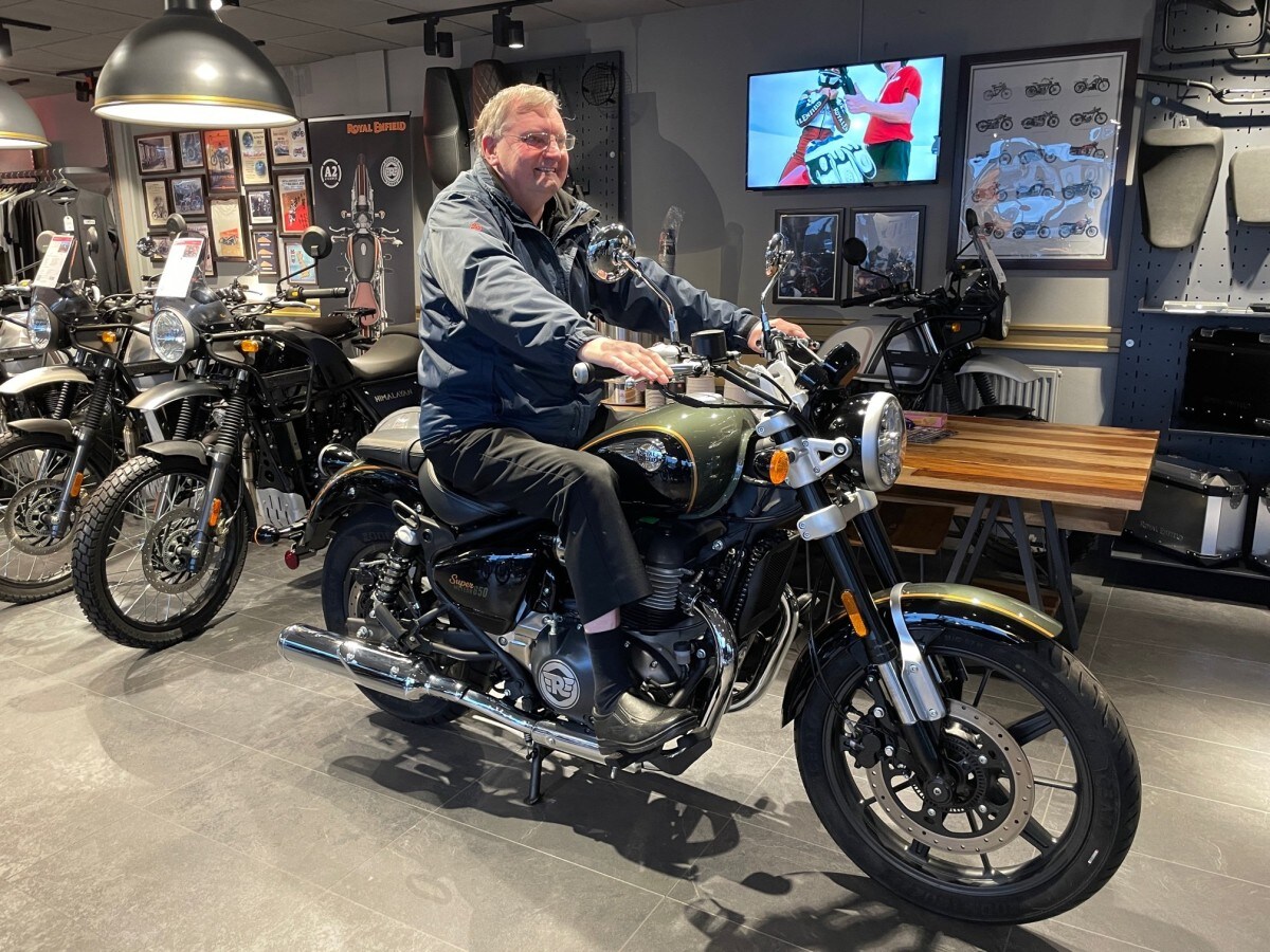 Royal Enfield SUPER METEOR 650 Celestial