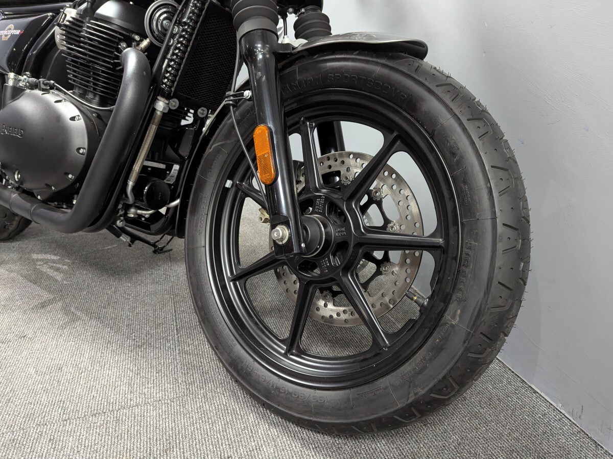 Royal Enfield INTERCEPTOR 650 E5 • PRE REG SALE •