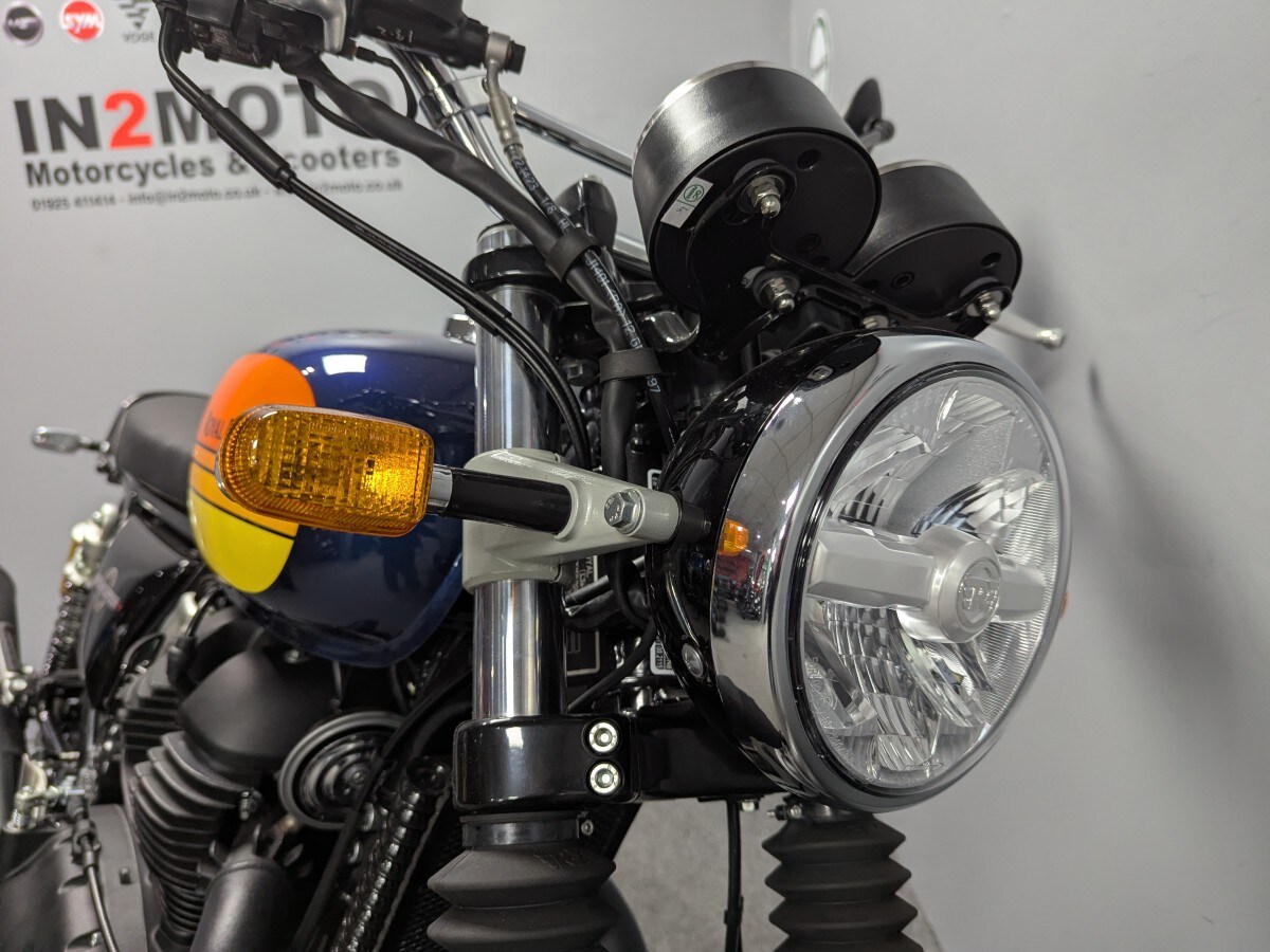 Royal Enfield INTERCEPTOR 650 E5 • PRE REG SALE •