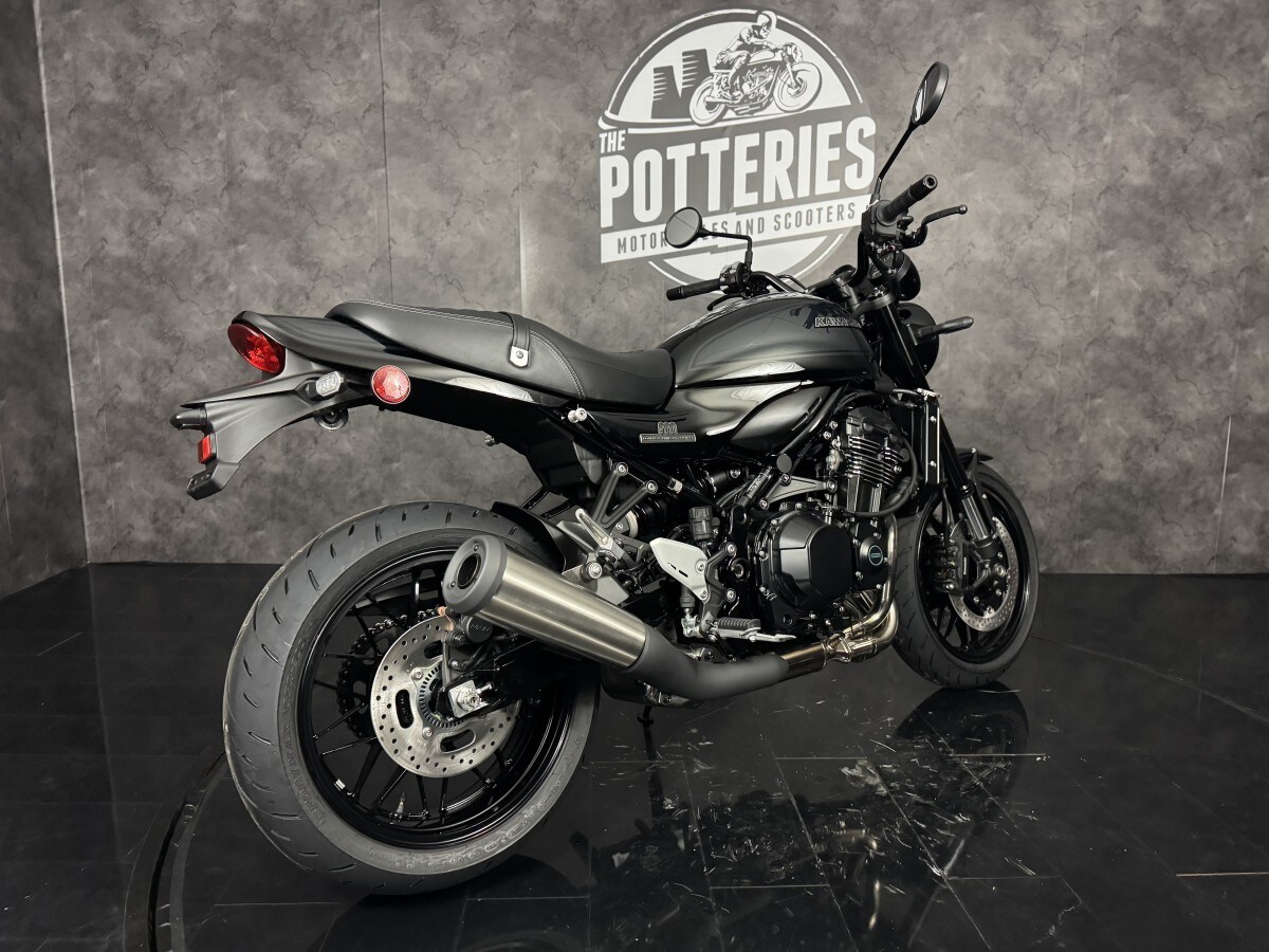 Kawasaki Z900RS Black Ball Edition