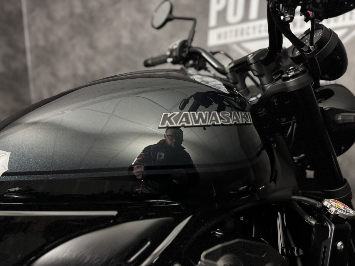 Kawasaki Z900RS Black Ball Edition