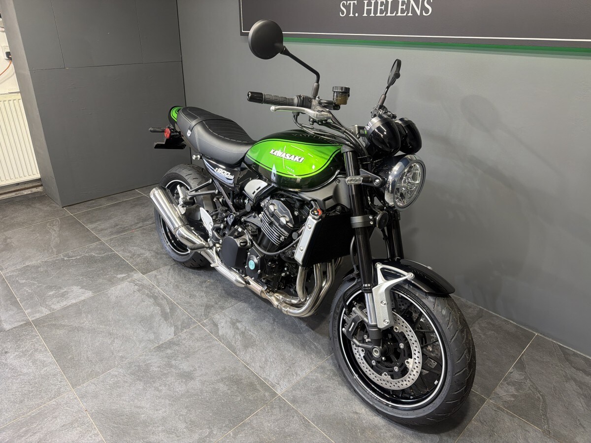 Kawasaki Z900RS ZR900KSFAB BK1