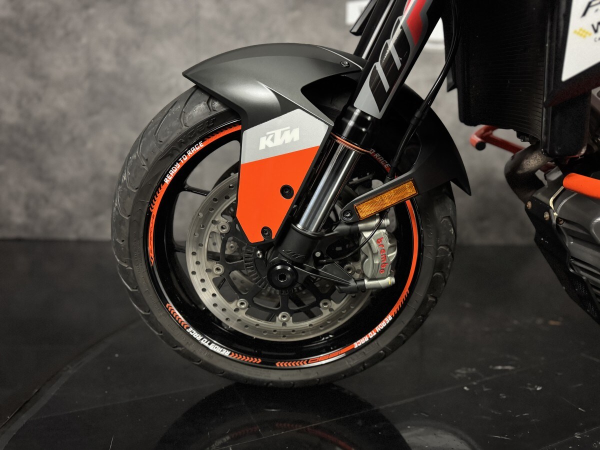 KTM 1290 SUPERDUKE R 19