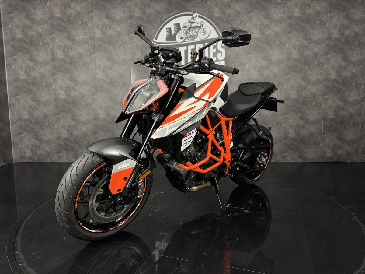 KTM 1290 SUPERDUKE R 19