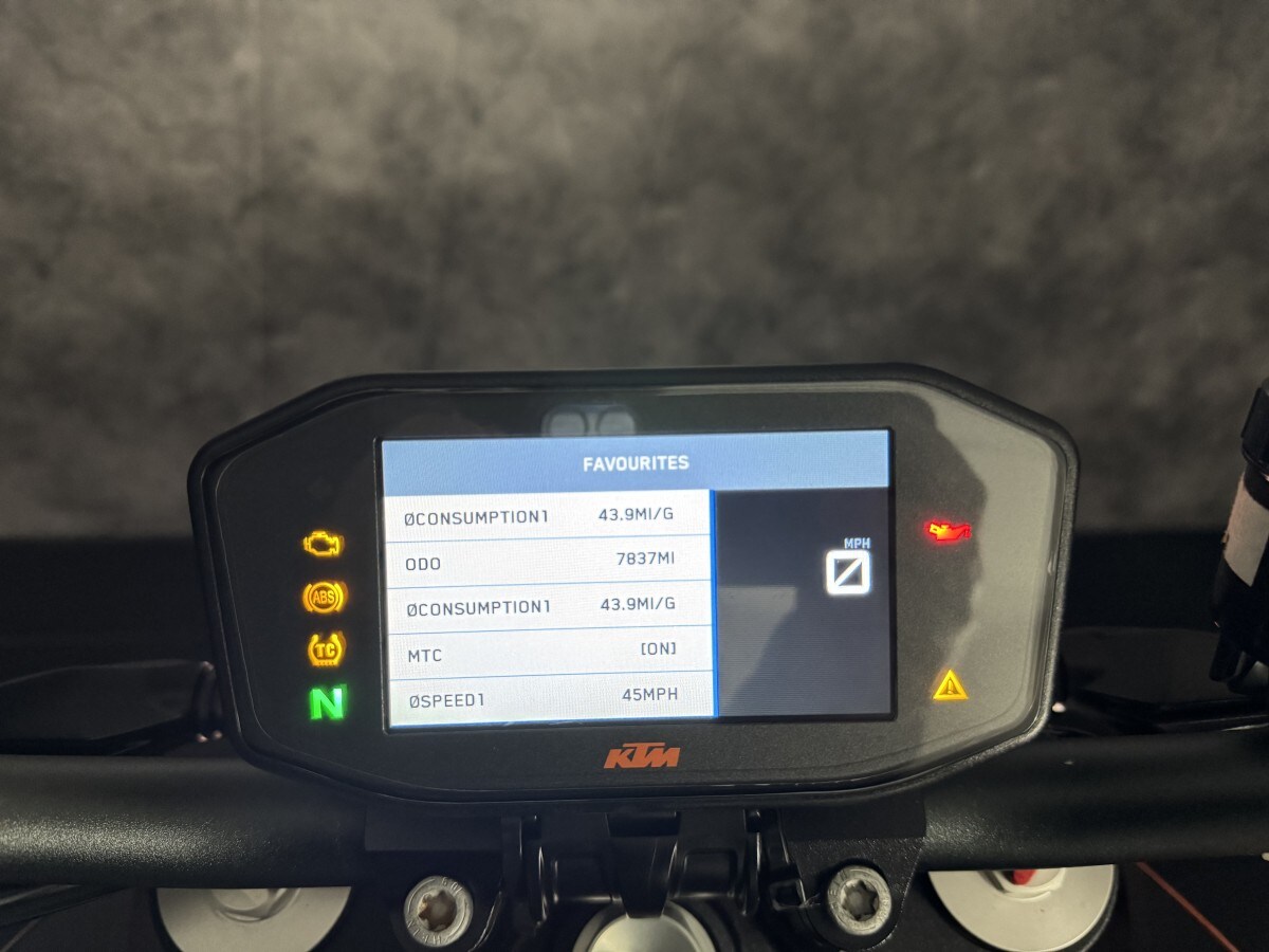 KTM 1290 SUPERDUKE R 19