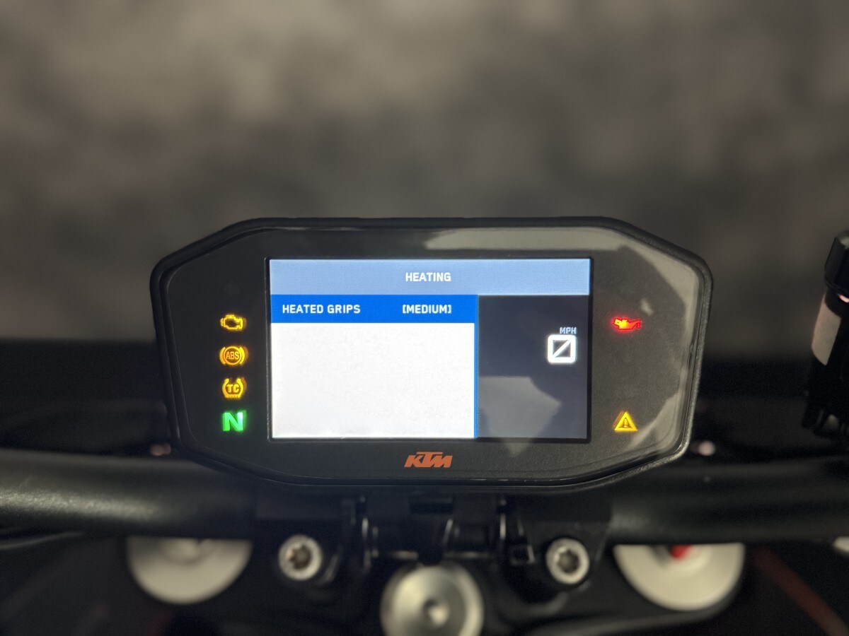 KTM 1290 SUPERDUKE R 19