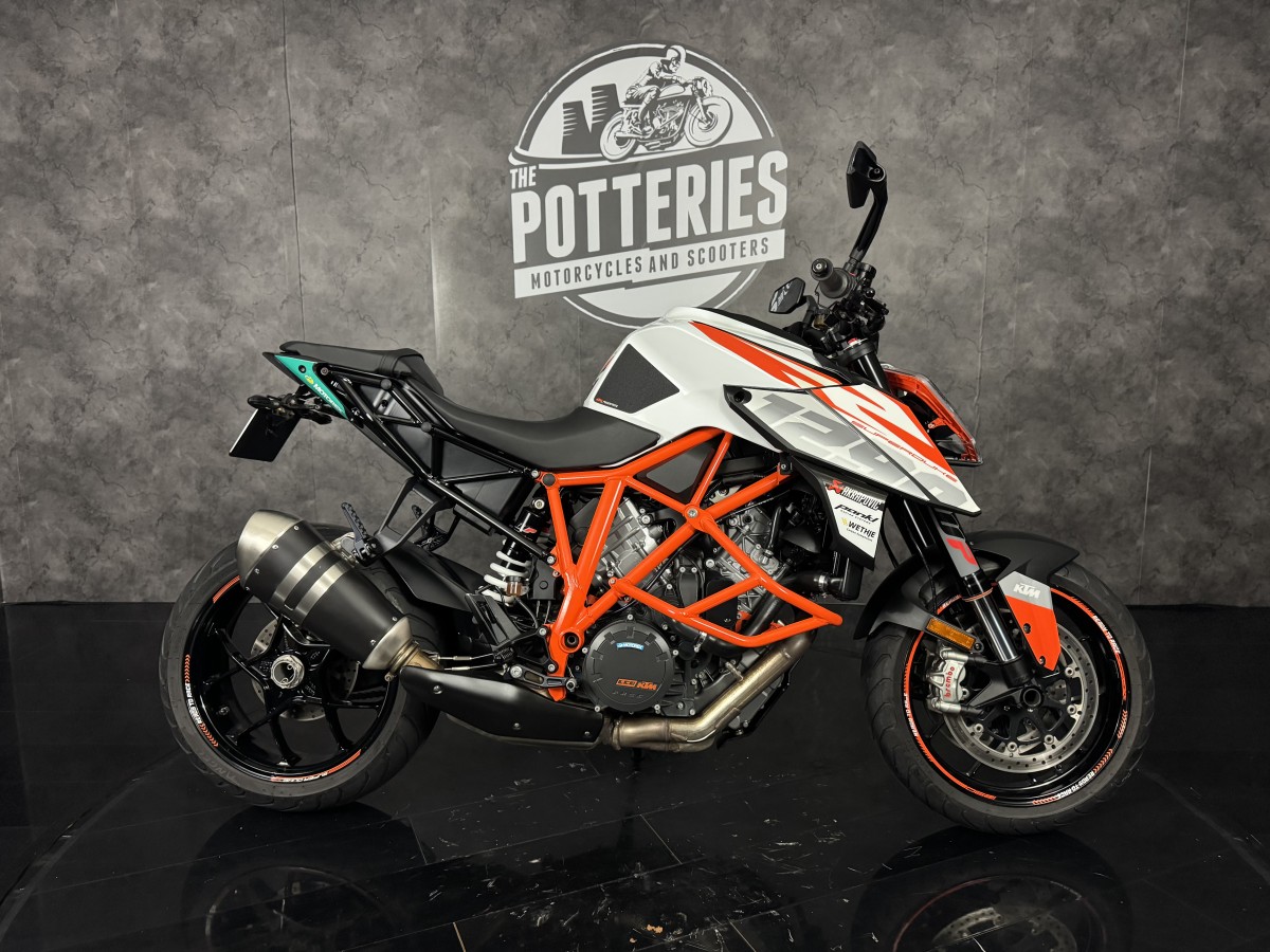 KTM 1290 SUPERDUKE R 19