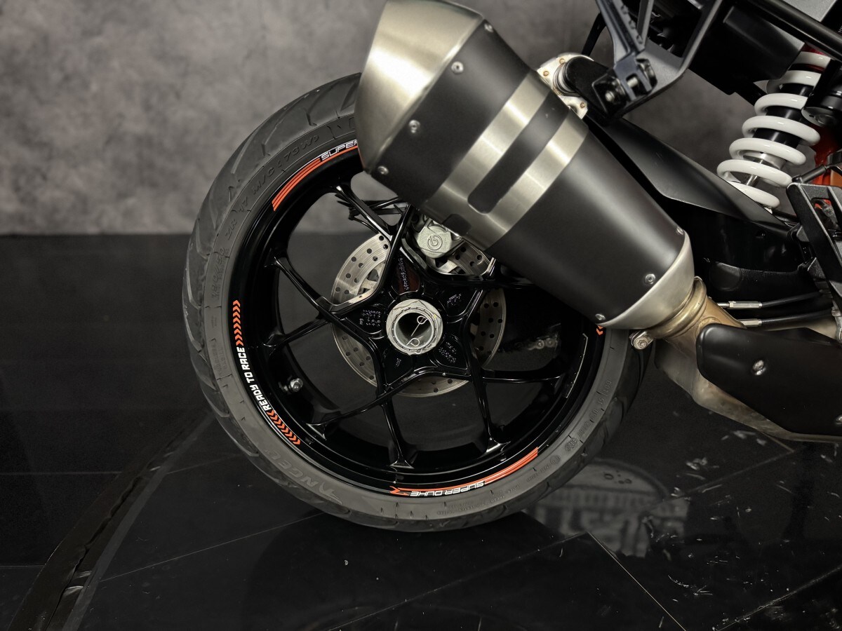 KTM 1290 SUPERDUKE R 19
