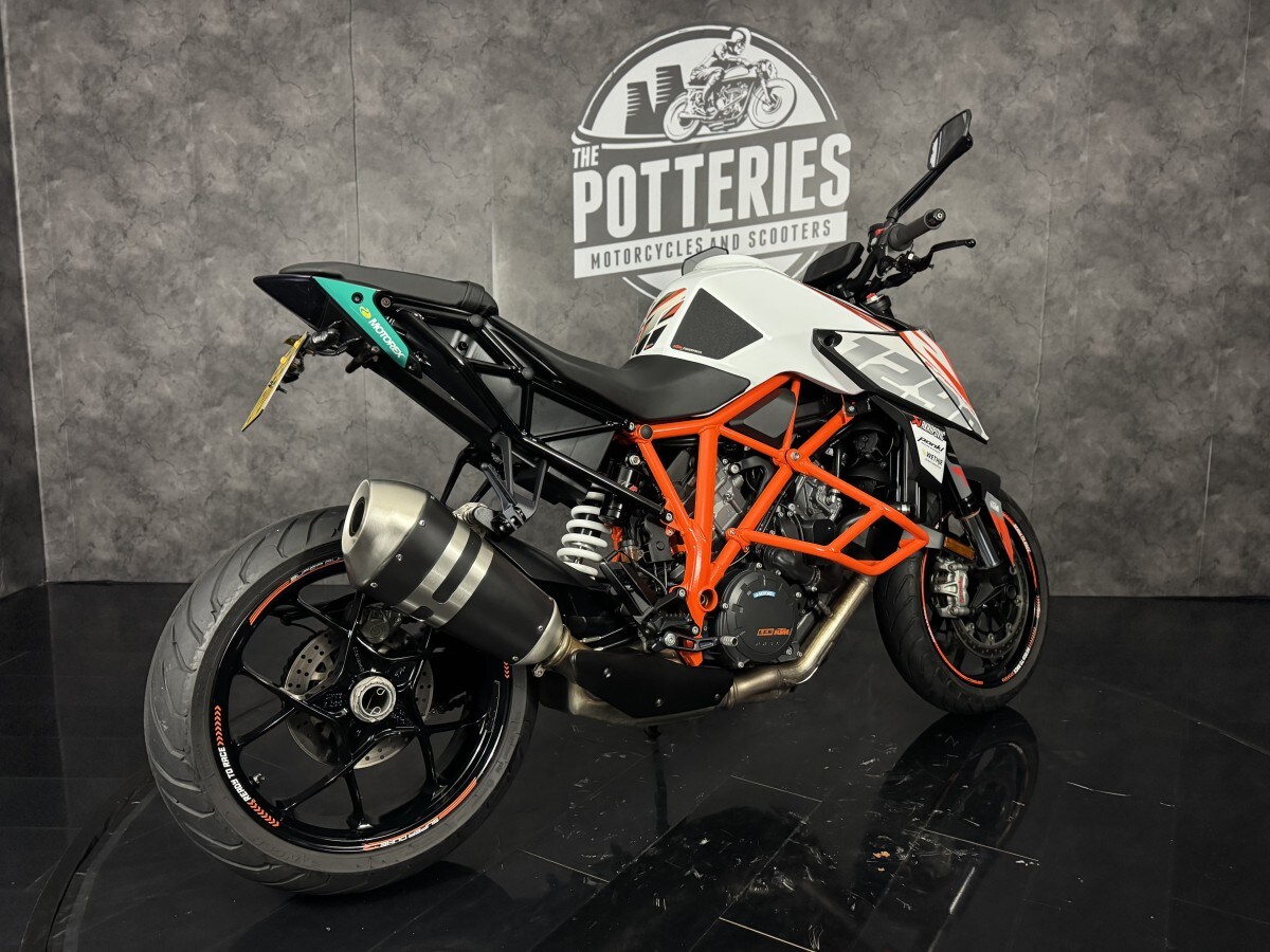 KTM 1290 SUPERDUKE R 19
