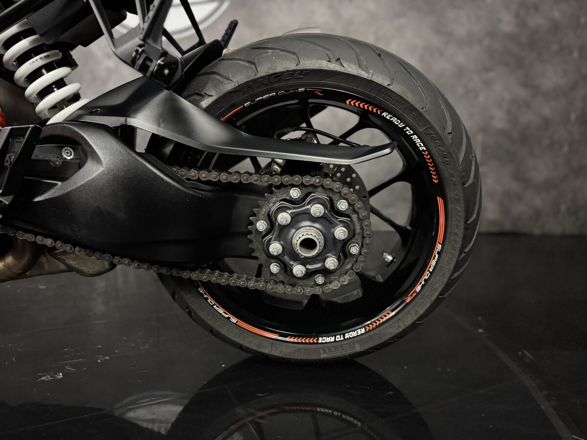 KTM 1290 SUPERDUKE R 19