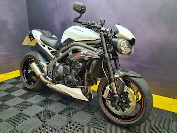 Used Triumph SPEED TRIPLE RS 1050 2019 for sale - bike-78165288: Photo