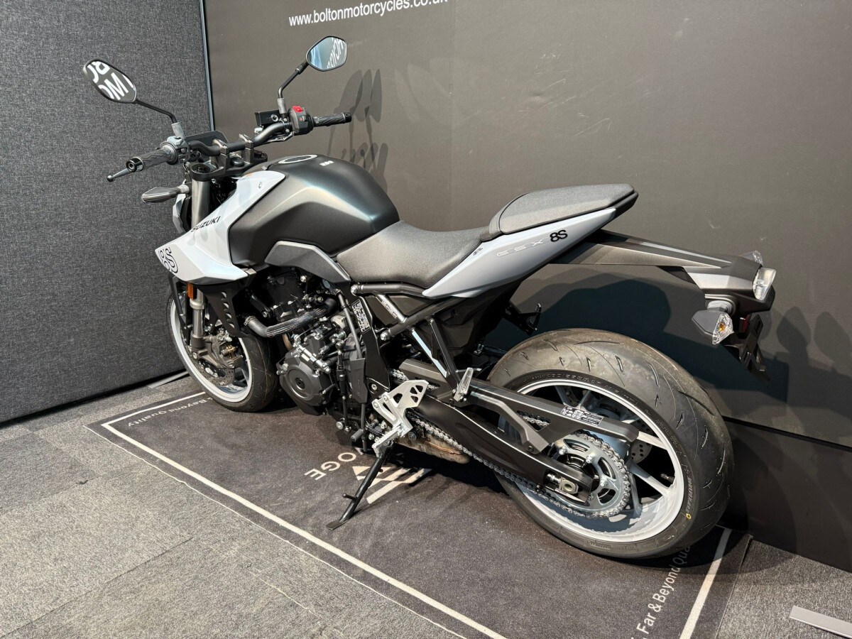 Suzuki GSX-8S