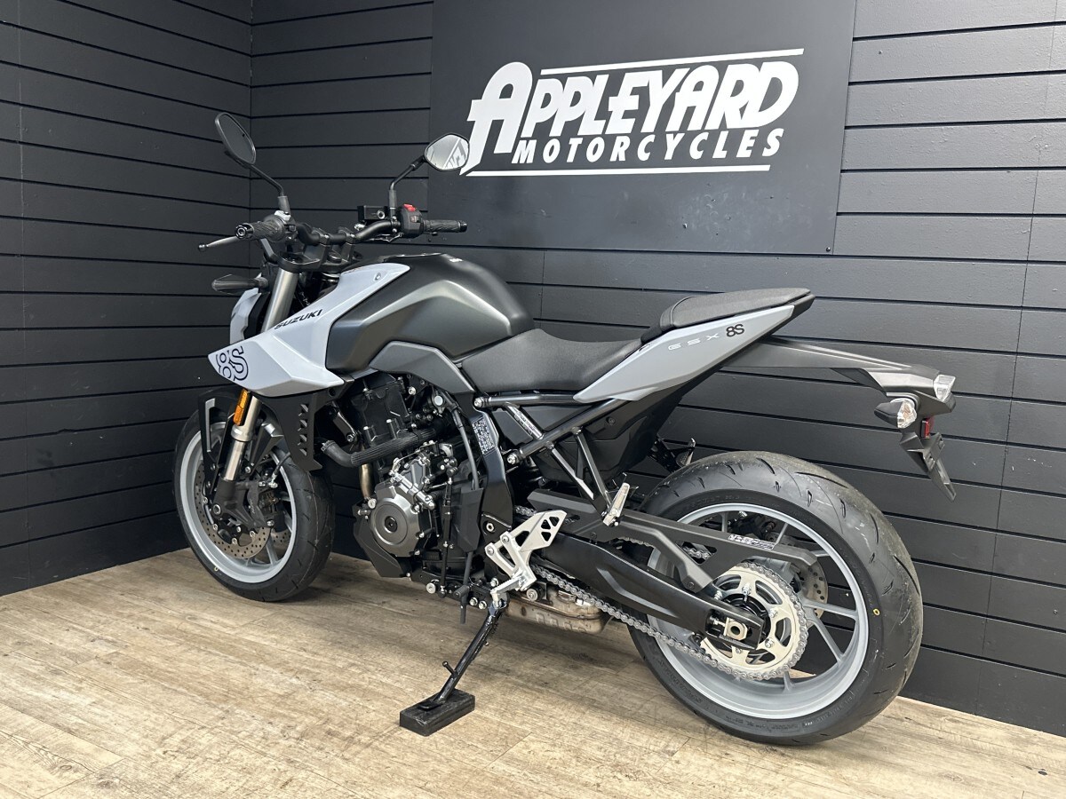 Suzuki GSX-8S