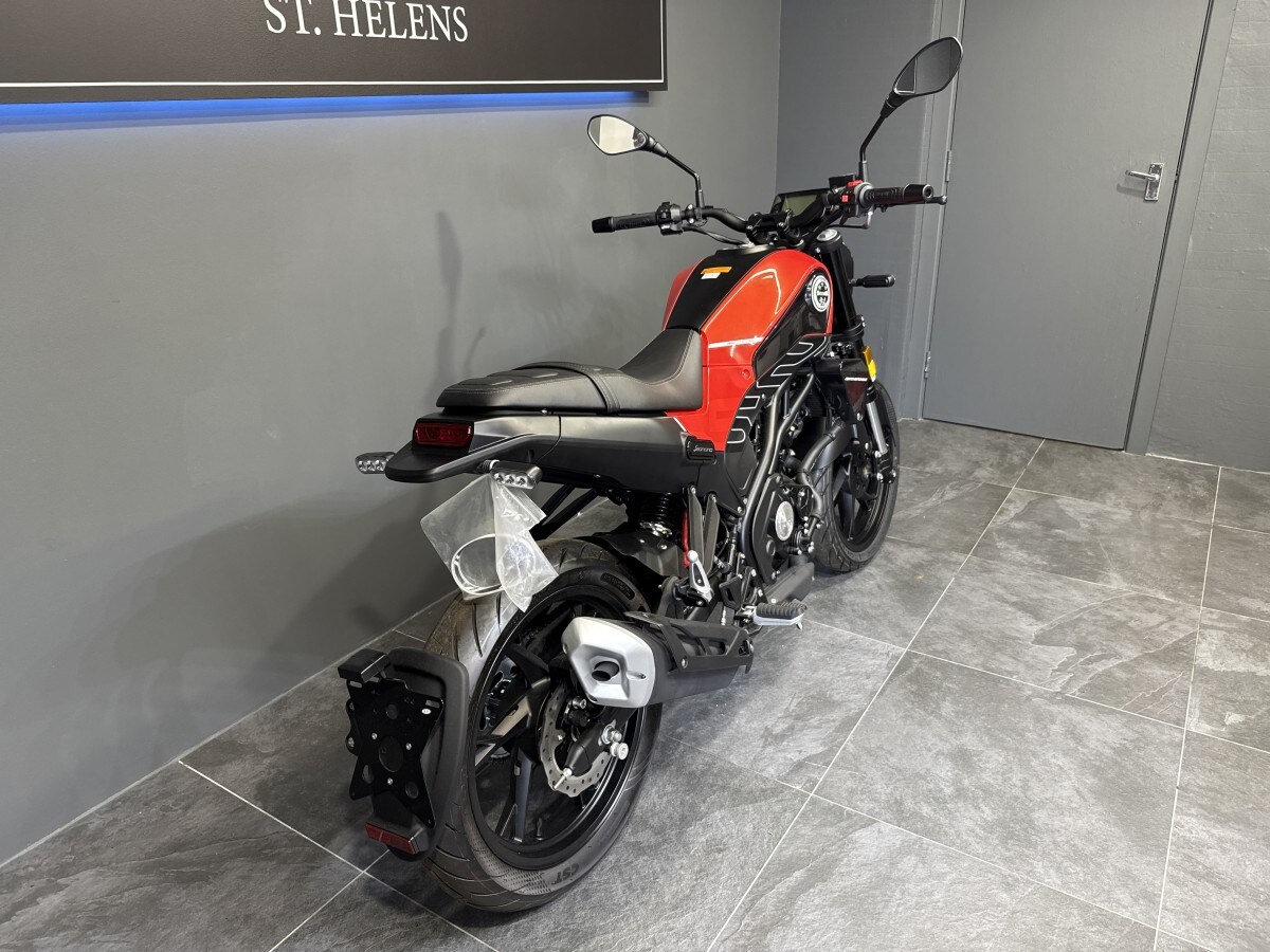 Benelli Leoncino 125cc