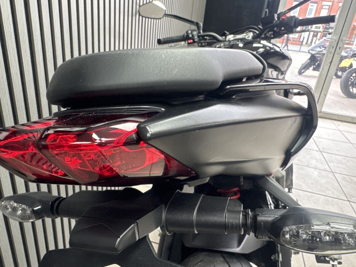 Triumph STREET TRIPLE R 765