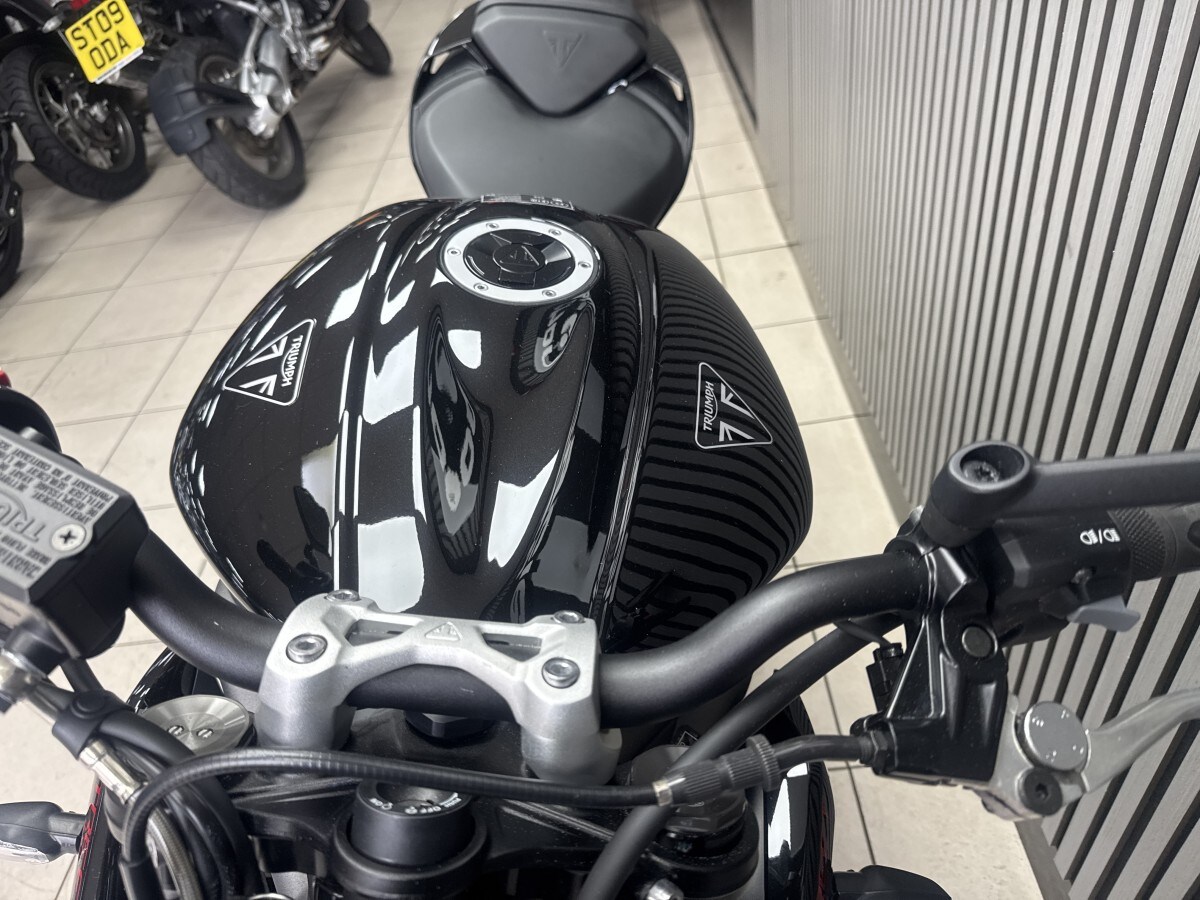 Triumph STREET TRIPLE R 765