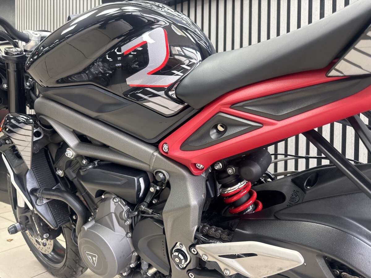 Triumph STREET TRIPLE R 765