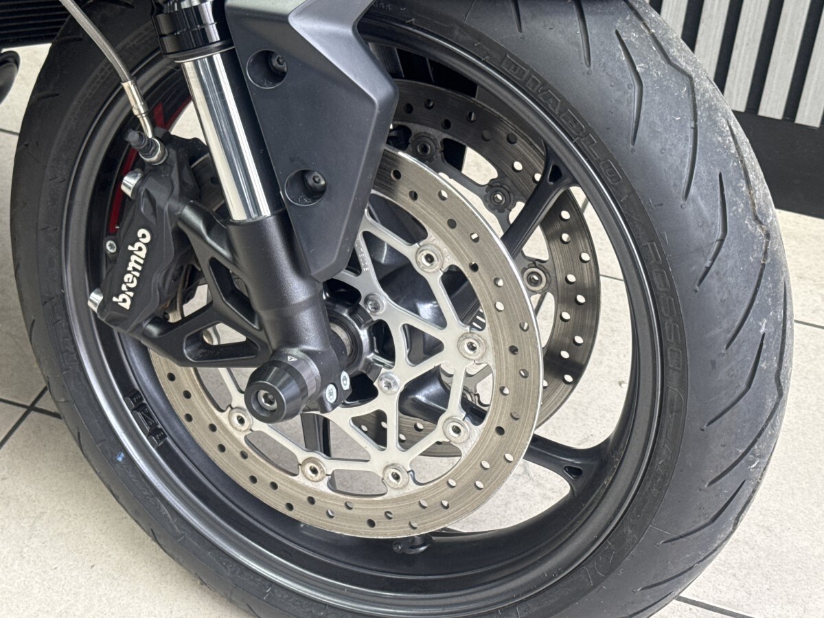 Triumph STREET TRIPLE R 765