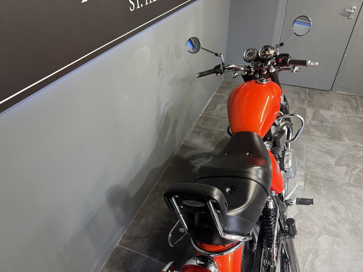 Triumph BONNEVILLE 865