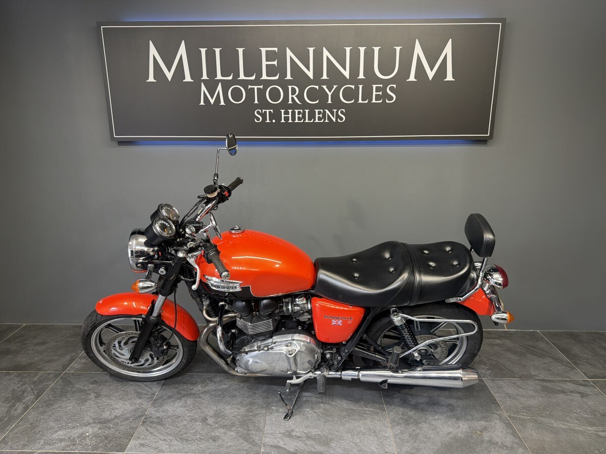 Triumph BONNEVILLE 865