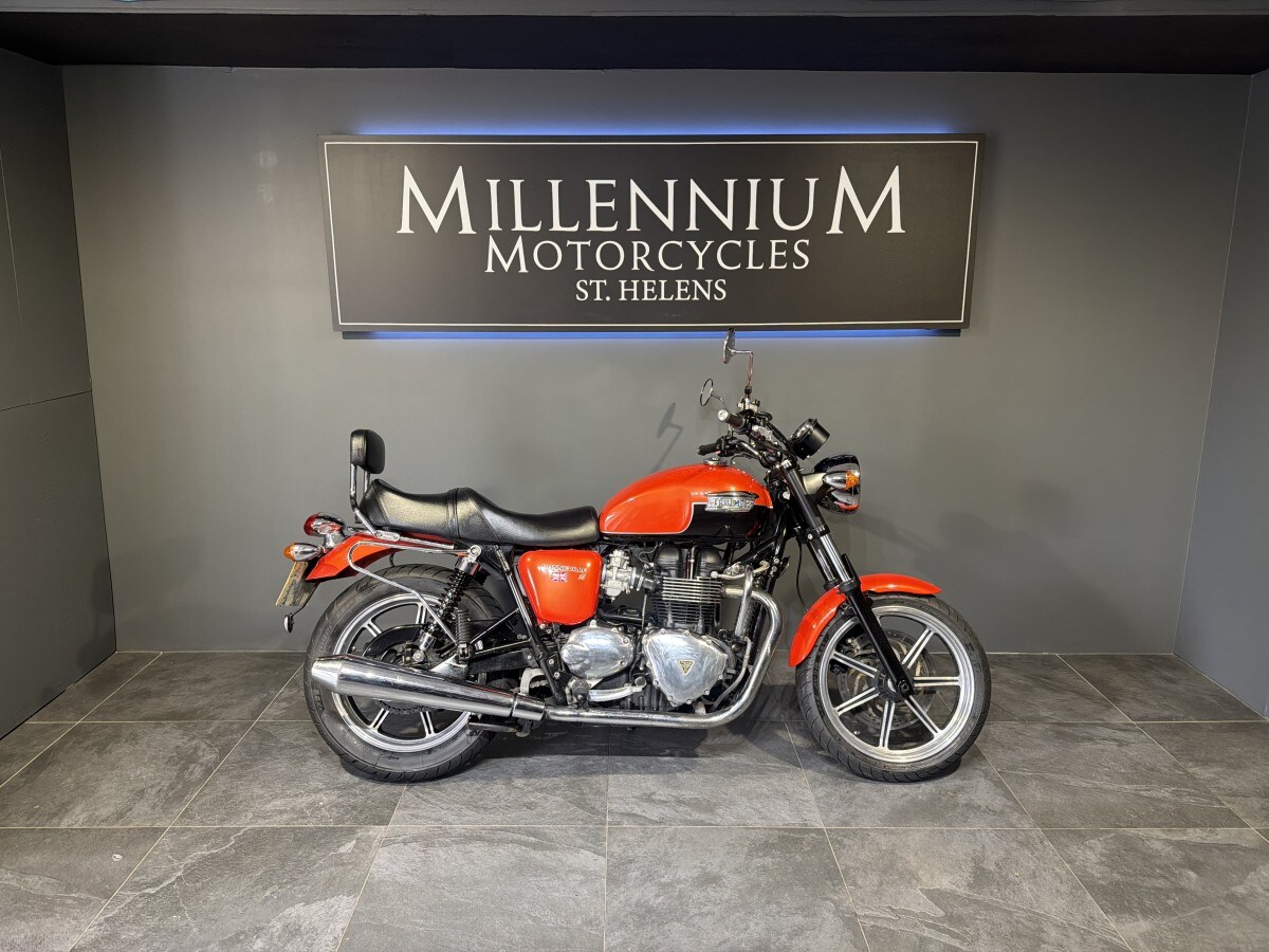 Triumph BONNEVILLE 865