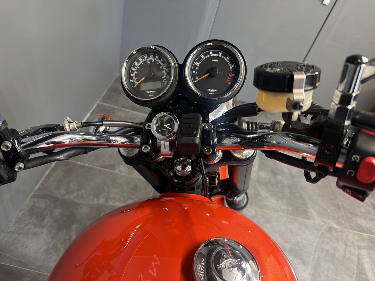 Triumph BONNEVILLE 865