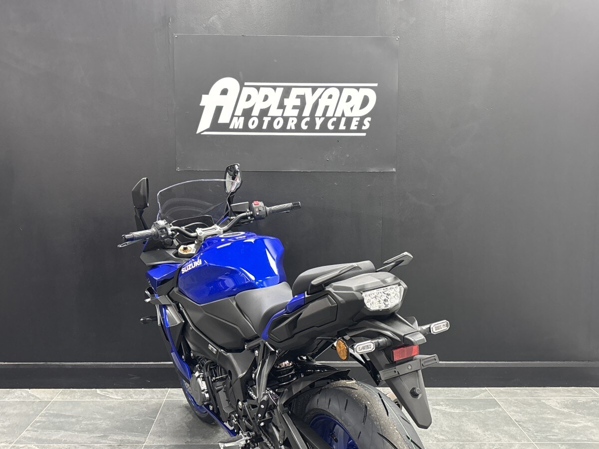 Suzuki GSX-S1000 GT +