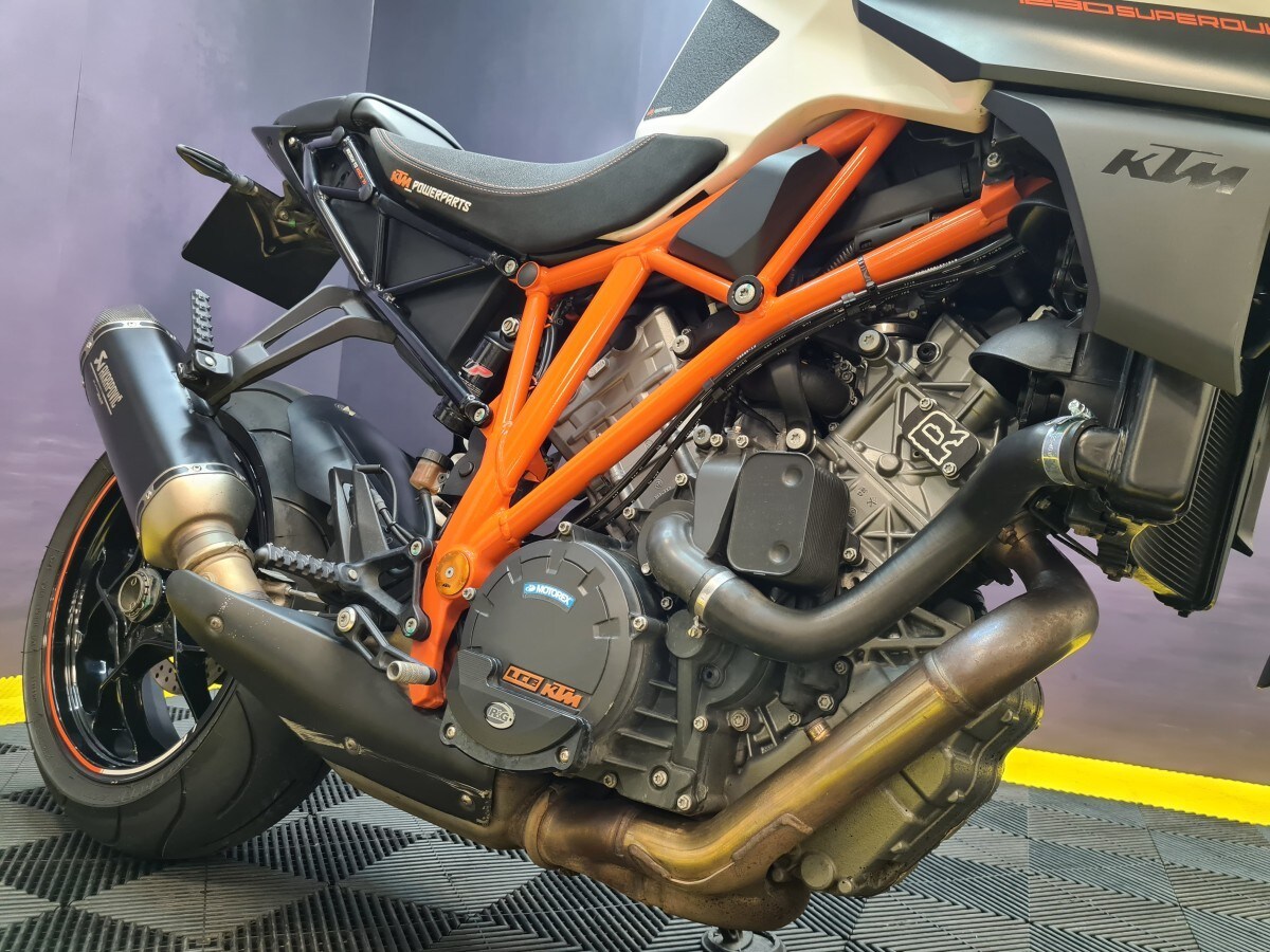 KTM 1290 SUPER DUKE R