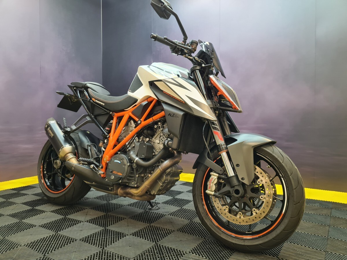 KTM 1290 SUPER DUKE R